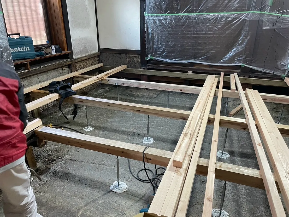 先日土間コンを打ち今日から根太組を始めました😊