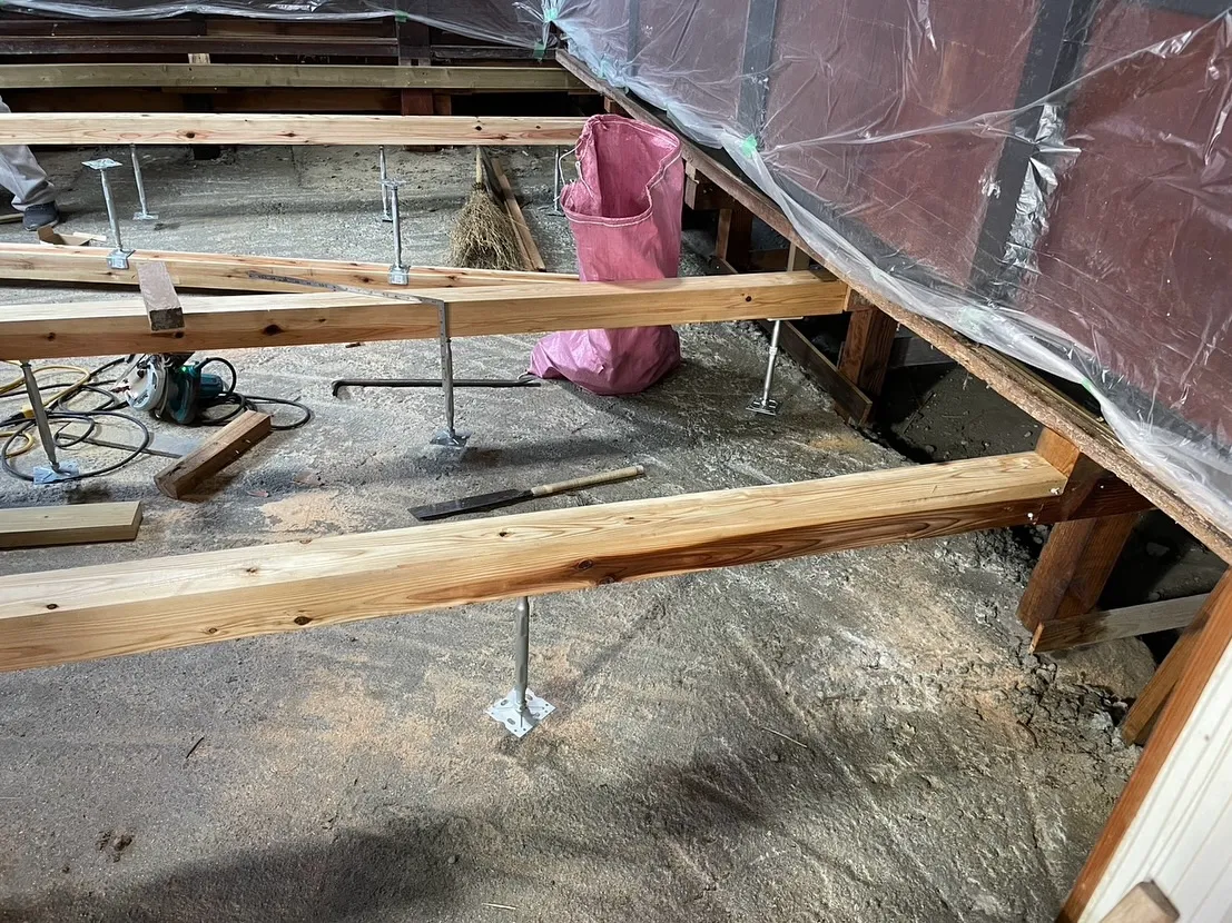 先日土間コンを打ち今日から根太組を始めました😊