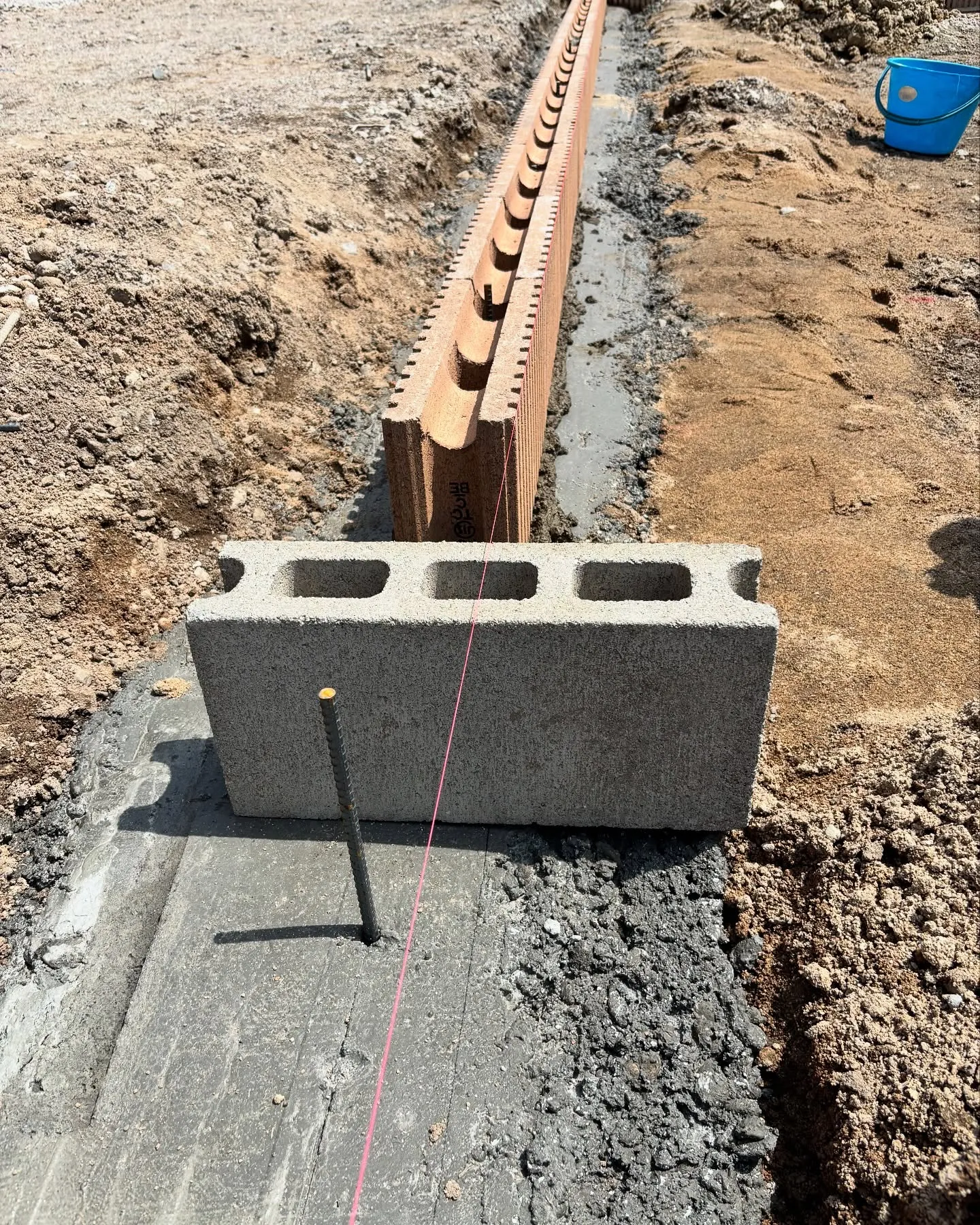 今日は化粧ブロック積み工事をやりました😃