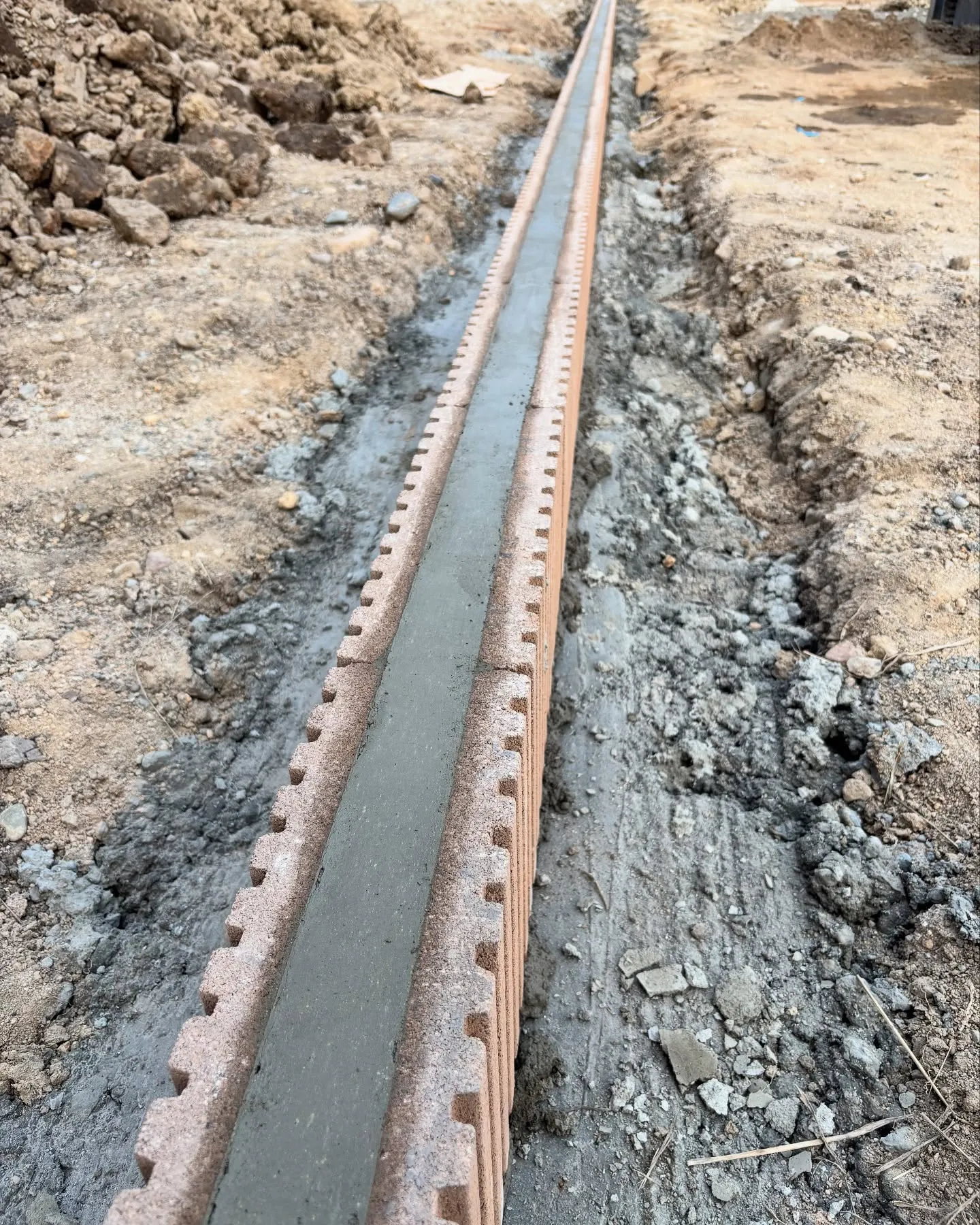 今日は化粧ブロック積み工事をやりました😃