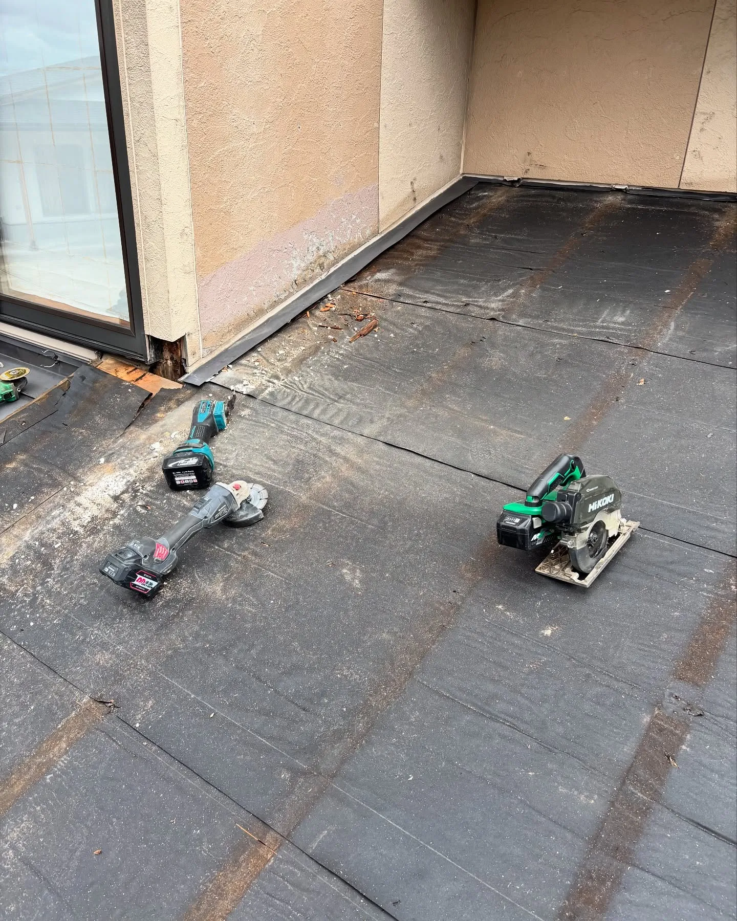 今日から雪害、屋根工事の現場に来ました