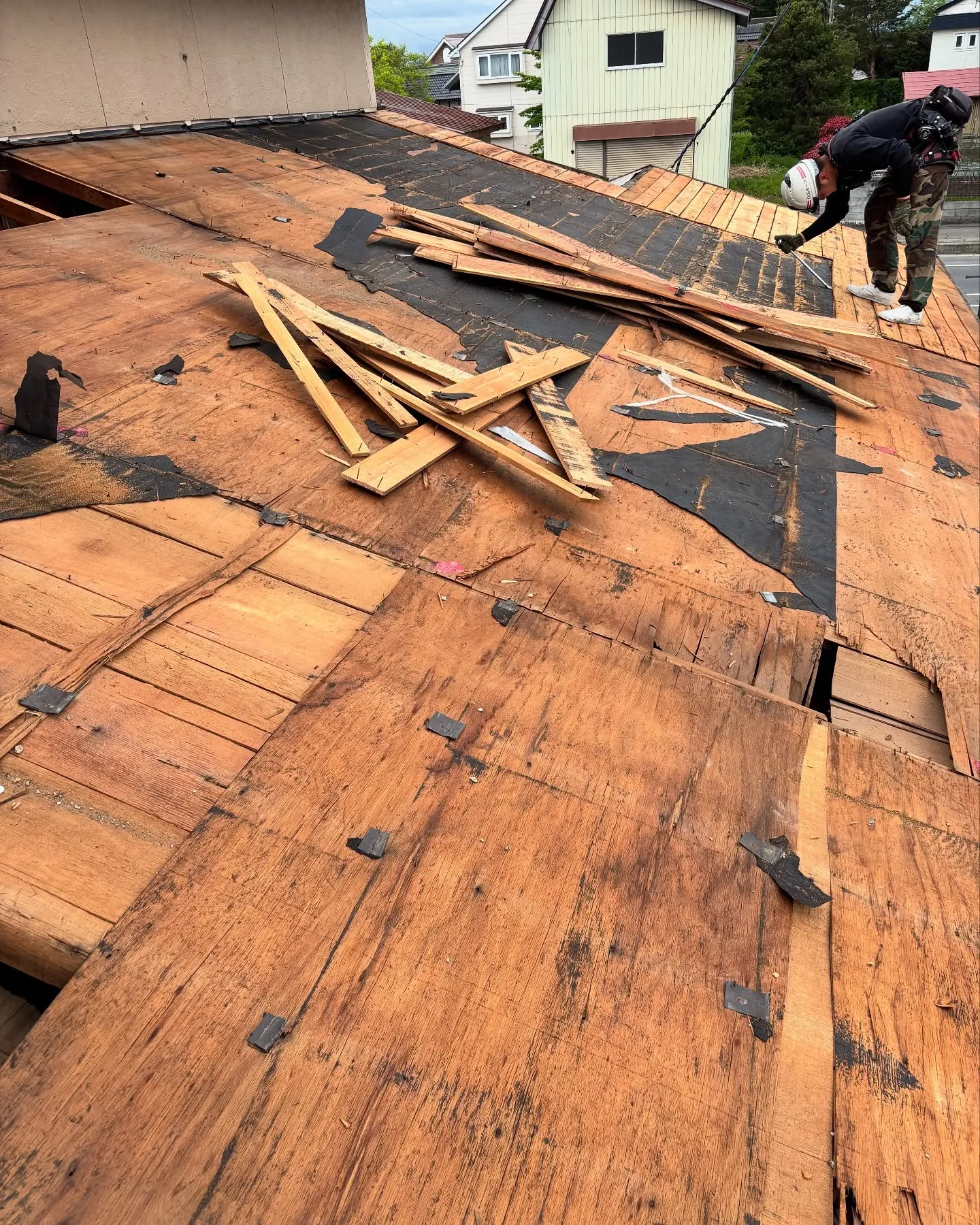 今日から雪害、屋根工事の現場に来ました