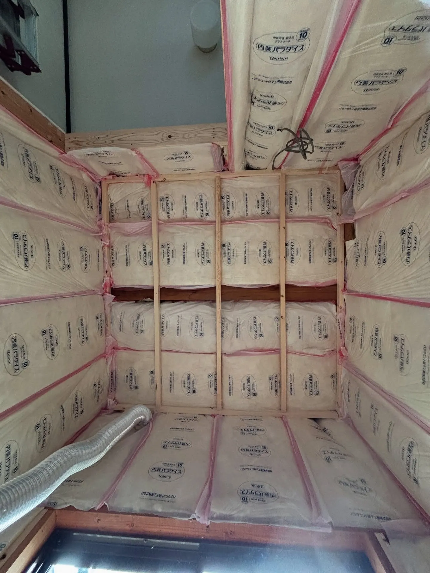 昨日ユニットバス入れ替えの現場に断熱材を入れて貰ったけど断熱...