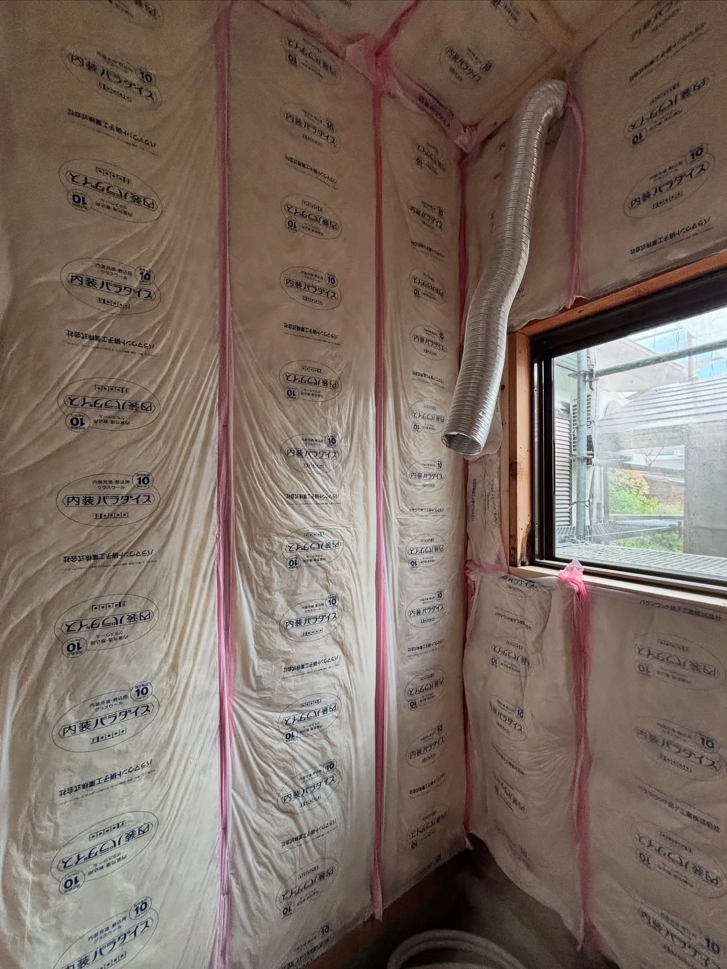 昨日ユニットバス入れ替えの現場に断熱材を入れて貰ったけど断熱...