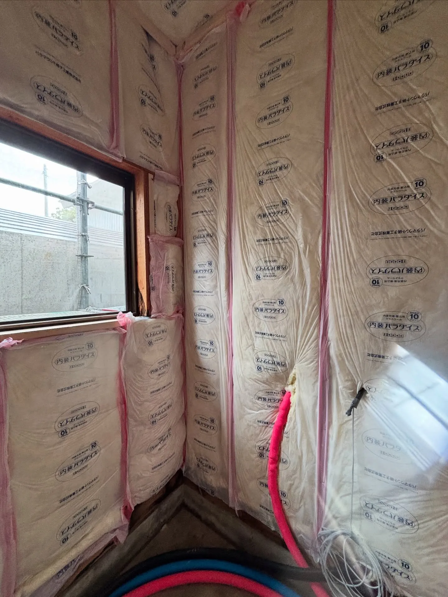 昨日ユニットバス入れ替えの現場に断熱材を入れて貰ったけど断熱...