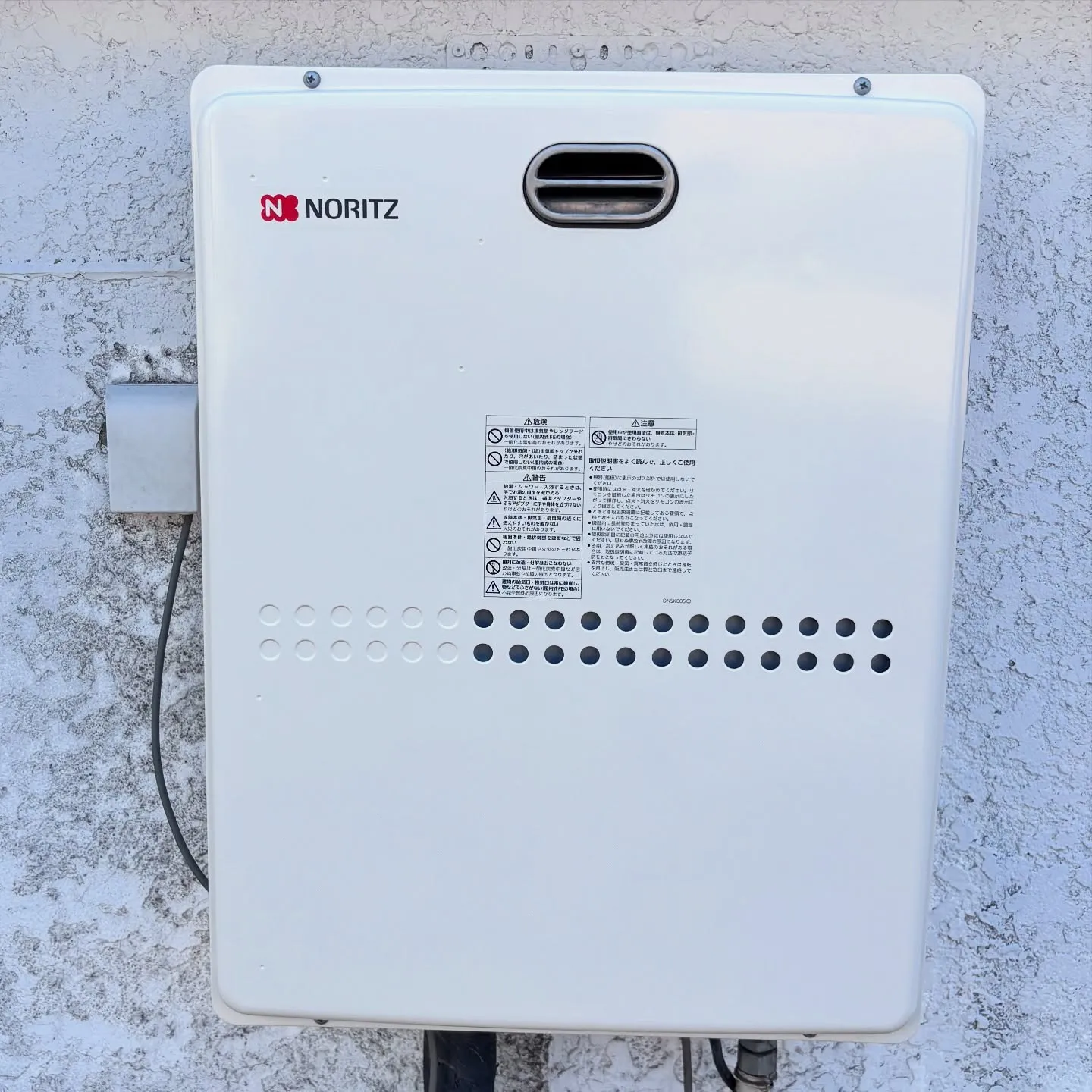 お盆前に施工した出窓交換工事の塗装工事が昨日終わり、今程ボイ...