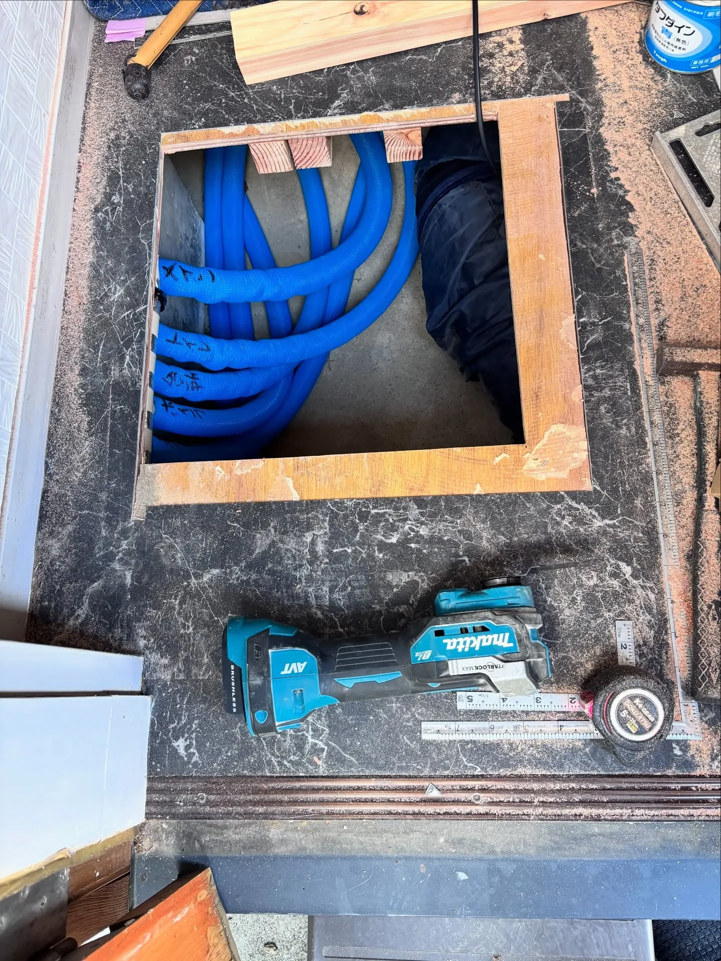 昨日タイル風呂の浴室からユニットバスへのリフォーム工事の現場...