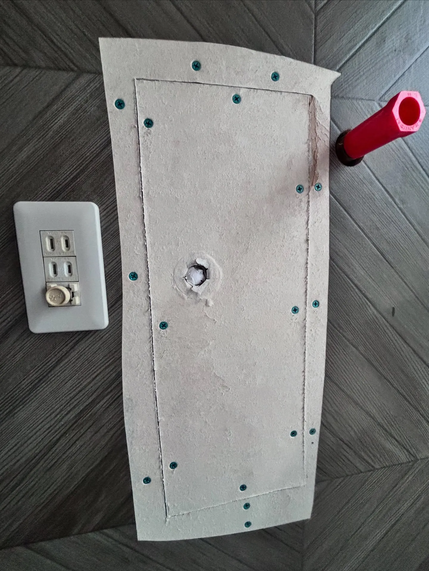 昨日タイル風呂の浴室からユニットバスへのリフォーム工事の現場...