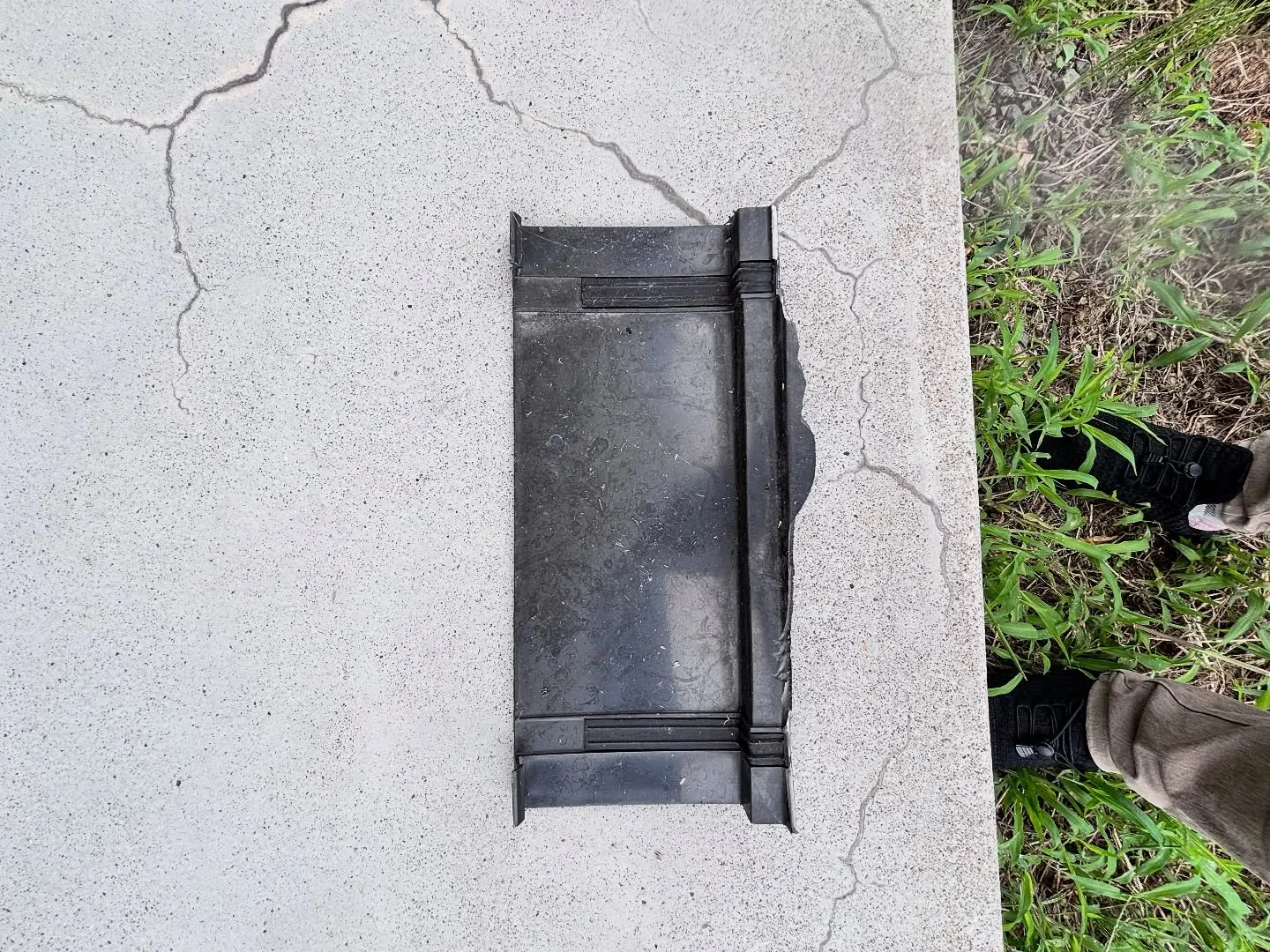 今年の大雪で、横樋や集水枡が破損してしまったお宅の現場調査に...