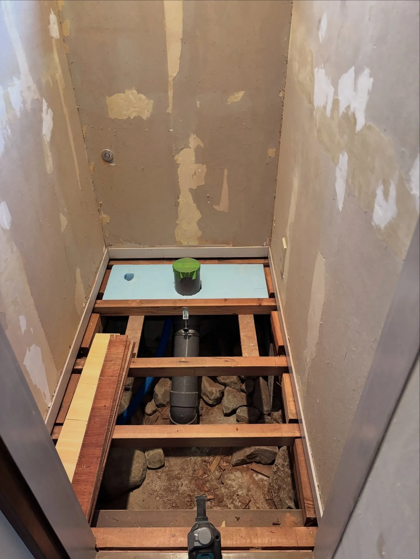 トイレの改修現場。