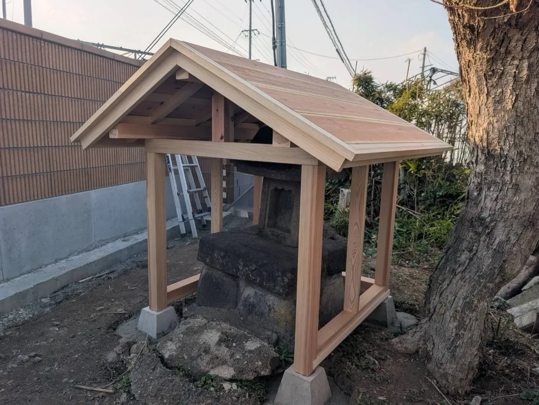 想いを込めて形にした**覆屋（おおいや）**を、これほどまで...