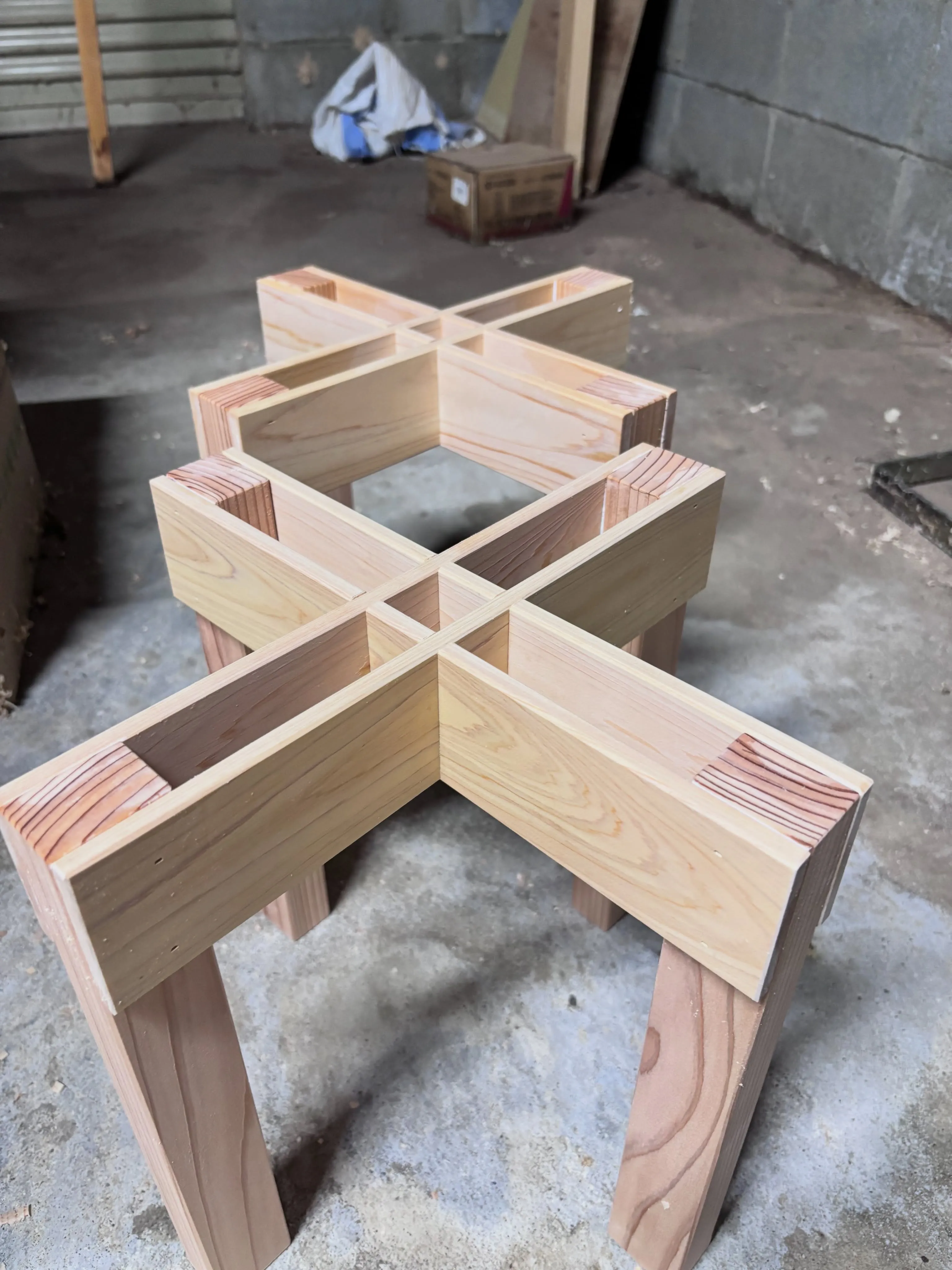 少し時間ができたので、花台を作りました😊
