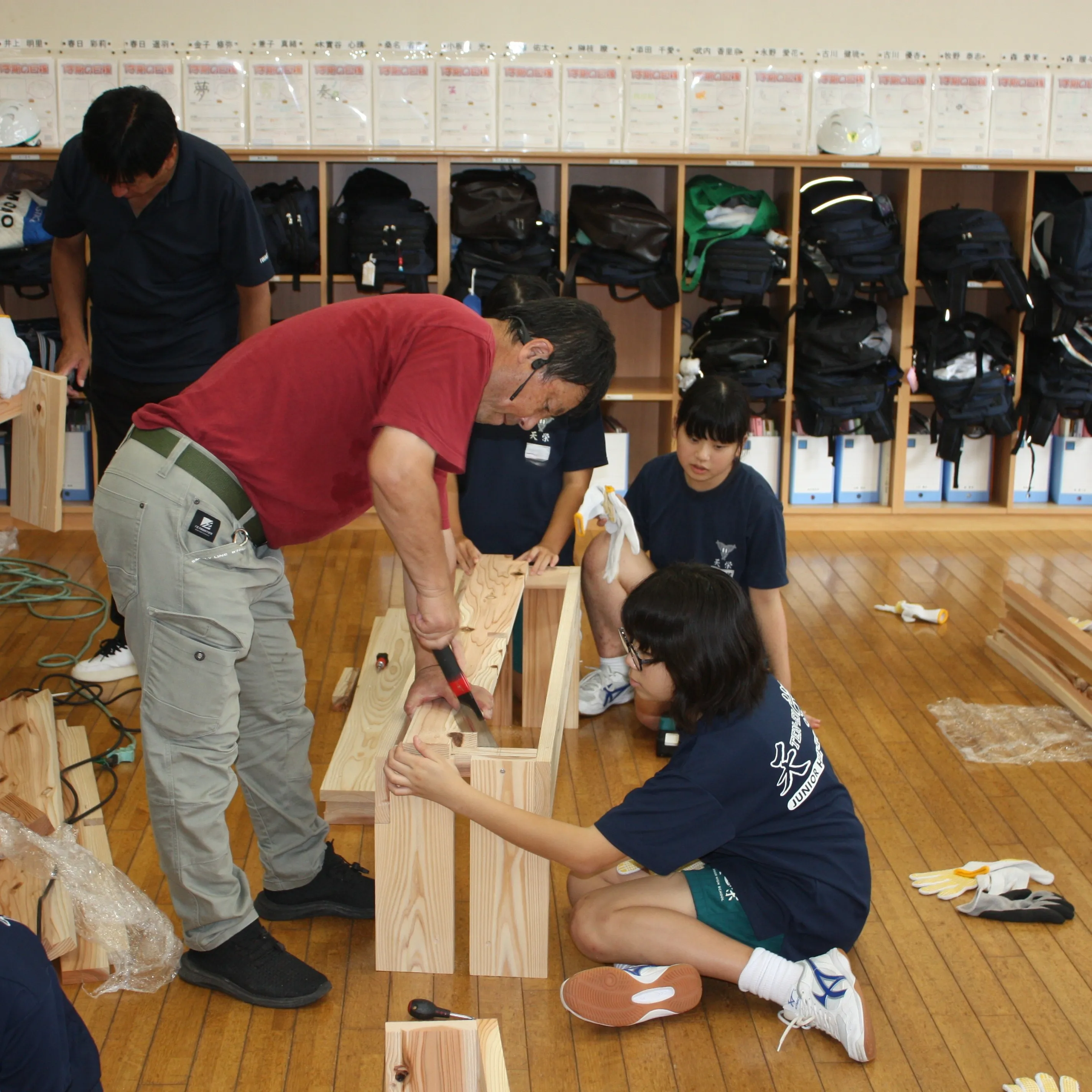 先日、天栄中学校でベンチ製作をしました🏫🔨
