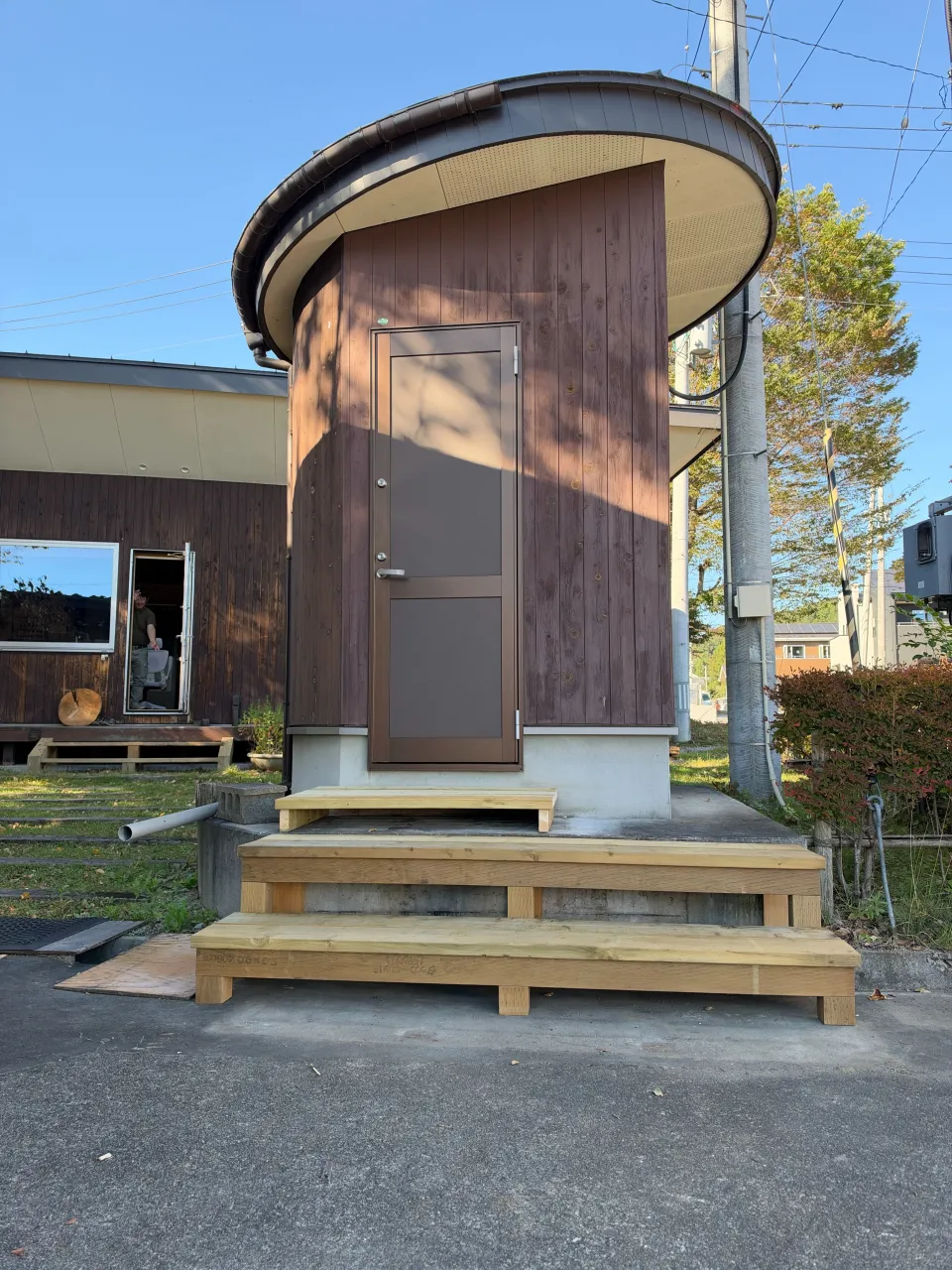 外トイレ前の階段が完成しました🙌